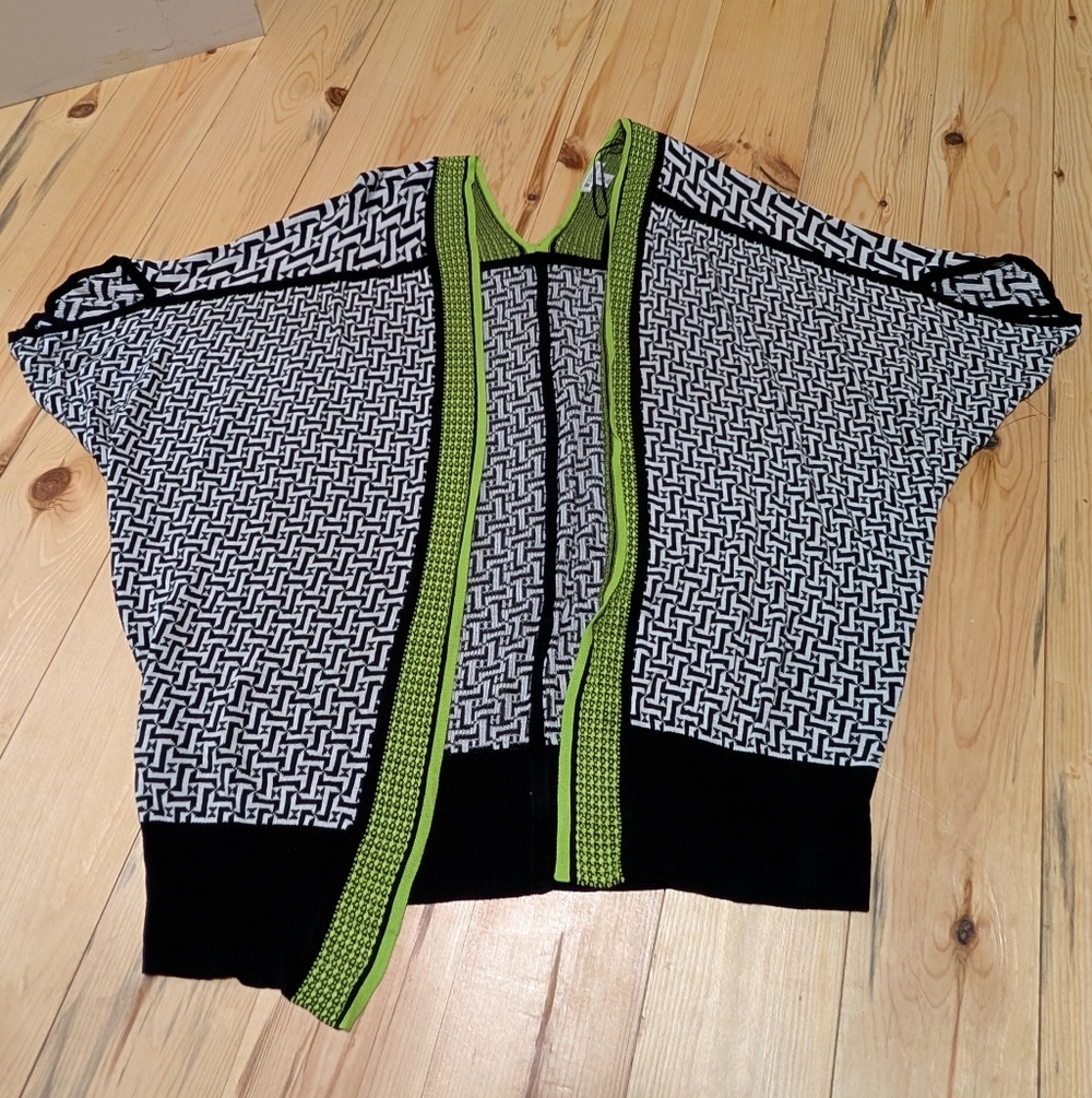 SPANNER Black and White Top with Green Highlights